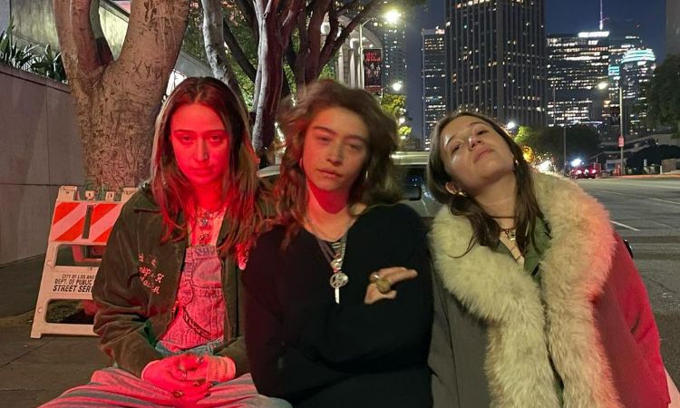 A picture of Odessa A'zion (middle) with her sisters, Gideon Adlon (right) and Rocky Adlon.